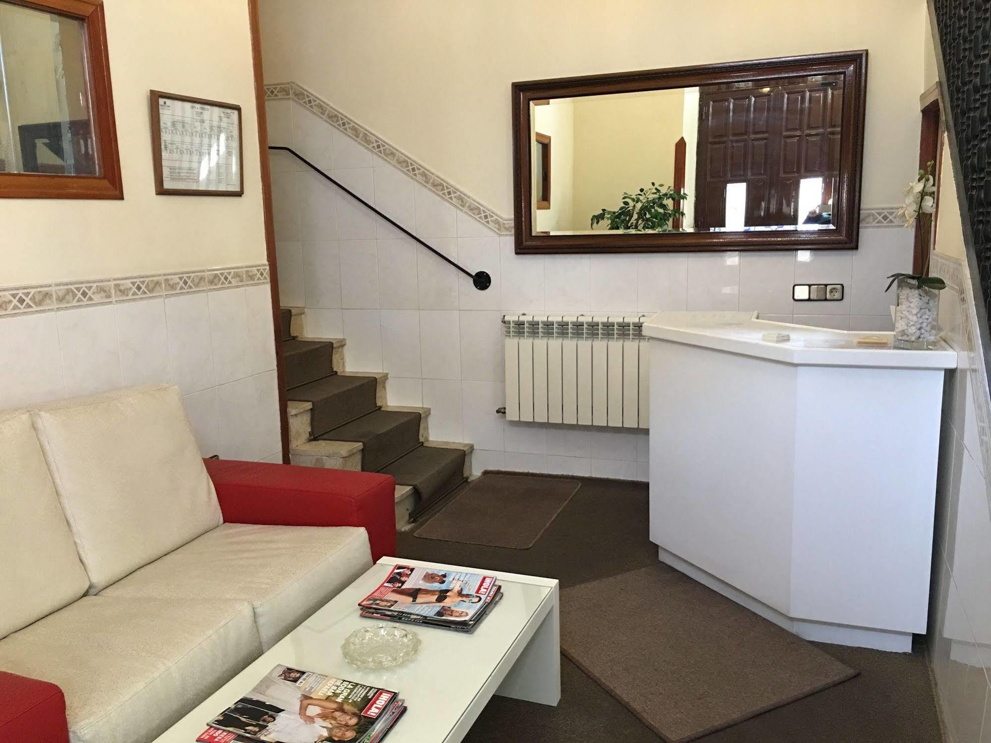 Hostal Cervantes Valdemoro Exterior foto
