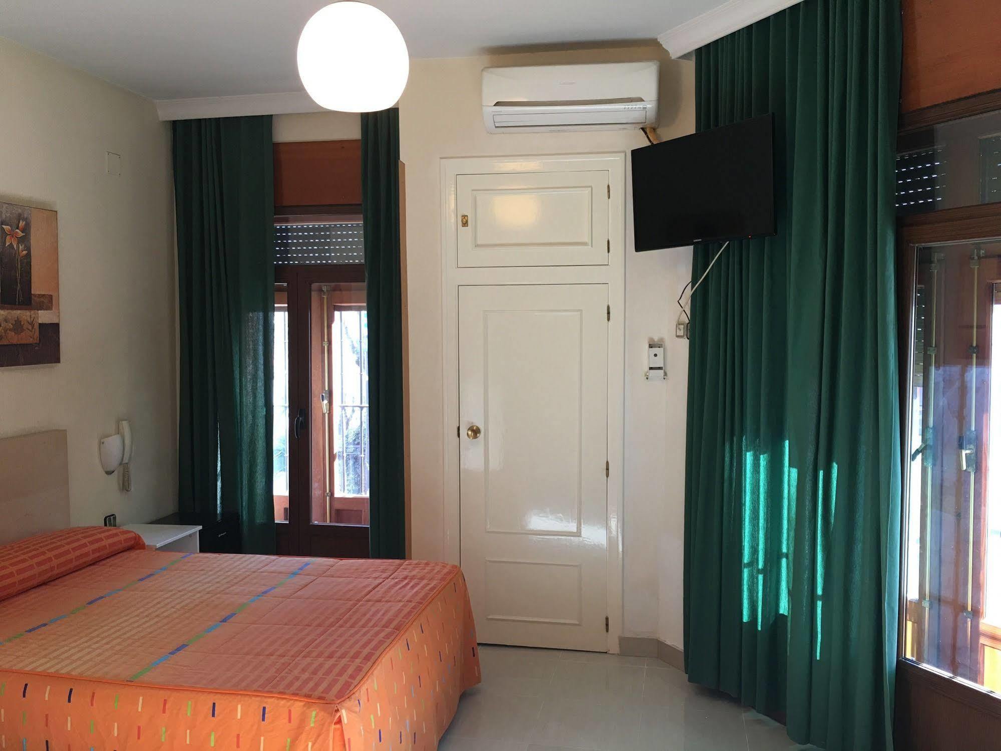 Hostal Cervantes Valdemoro Exterior foto