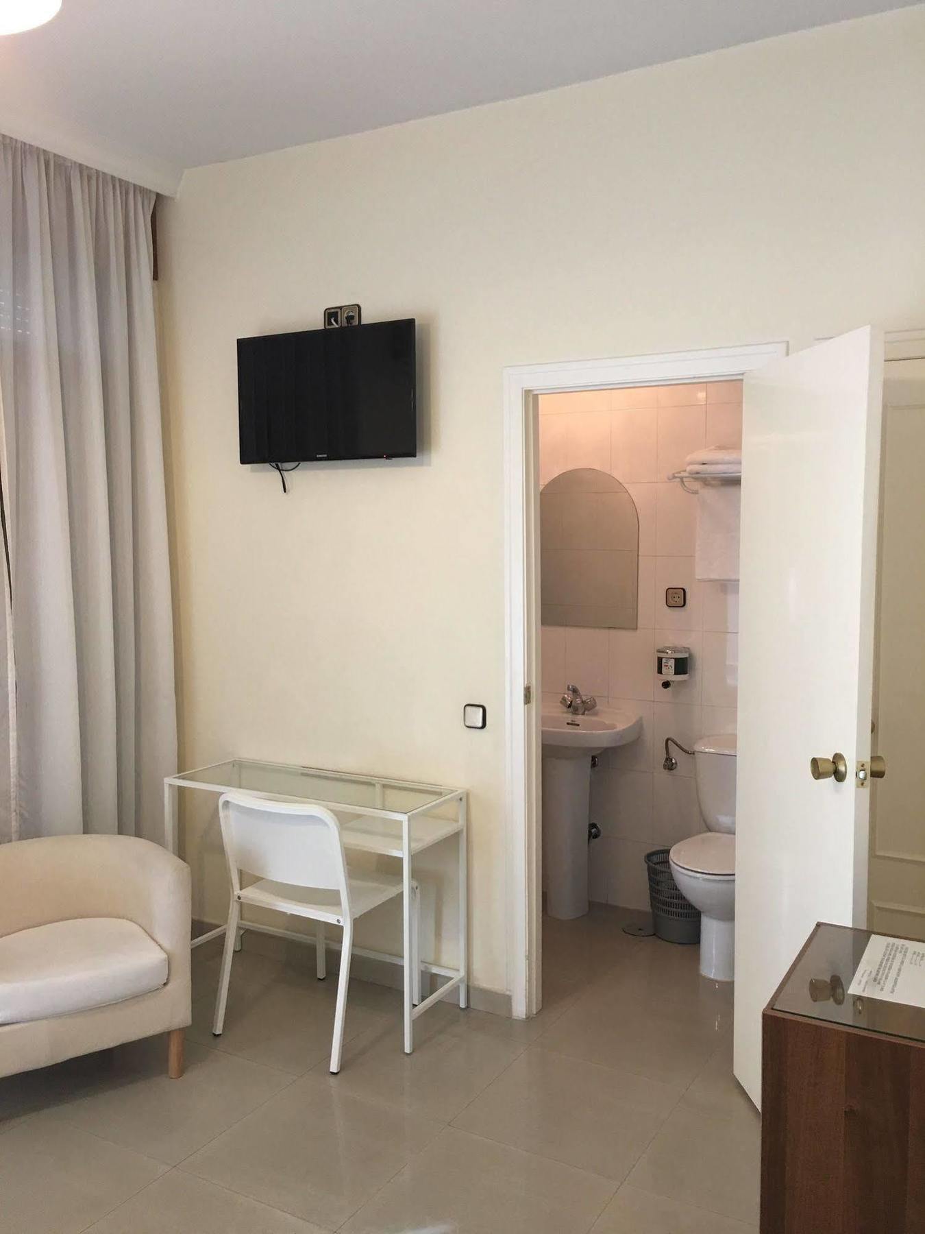 Hostal Cervantes Valdemoro Exterior foto