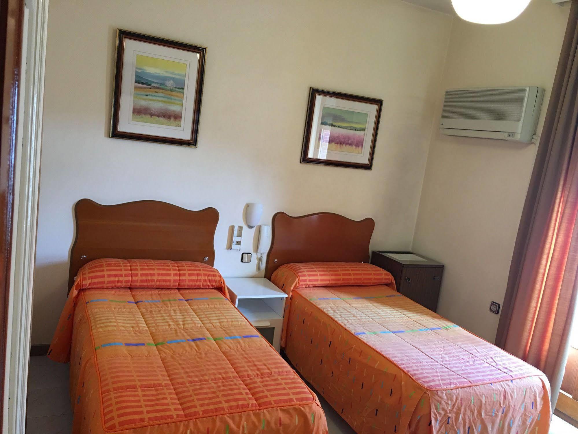 Hostal Cervantes Valdemoro Exterior foto